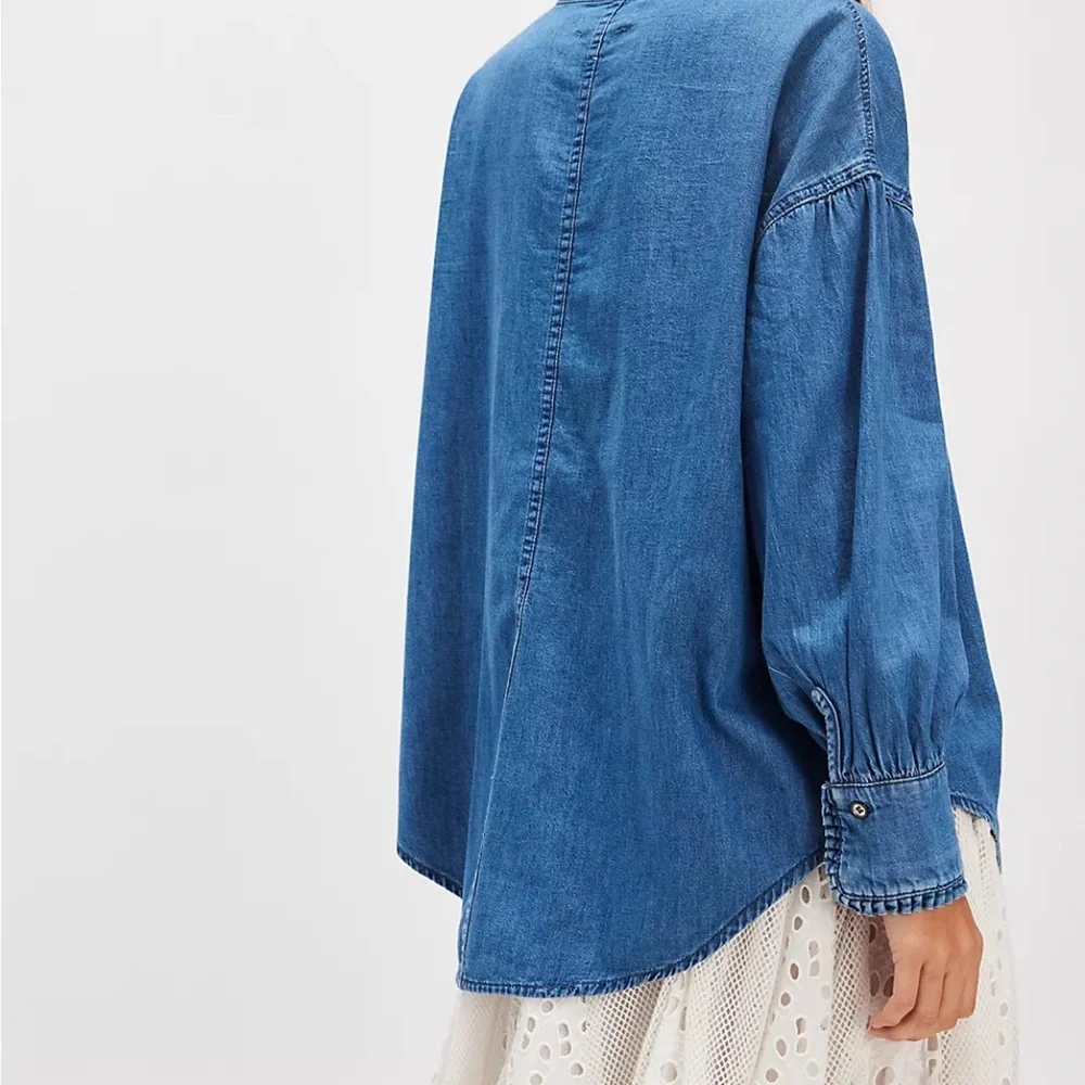 NWT Free People Tricia Fix Daisy Denim Dreaming Top - Picture 3 of 3